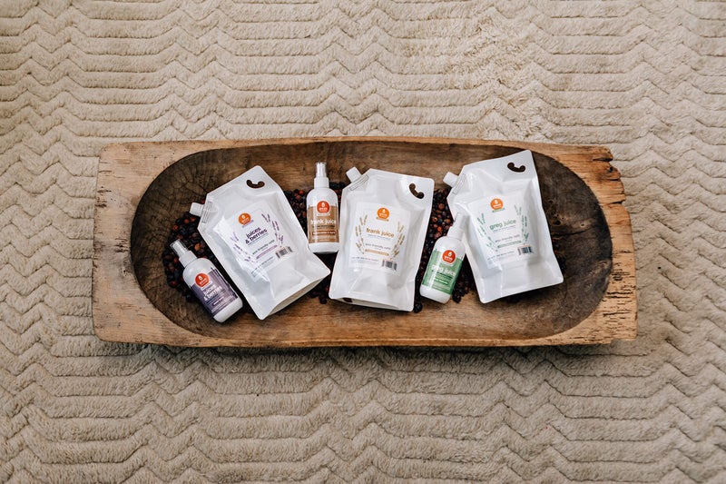 Oyin Handmade Juices & Berries hydrating herbal leave-in 1-liter eco-friendly refill pouch - Image 3